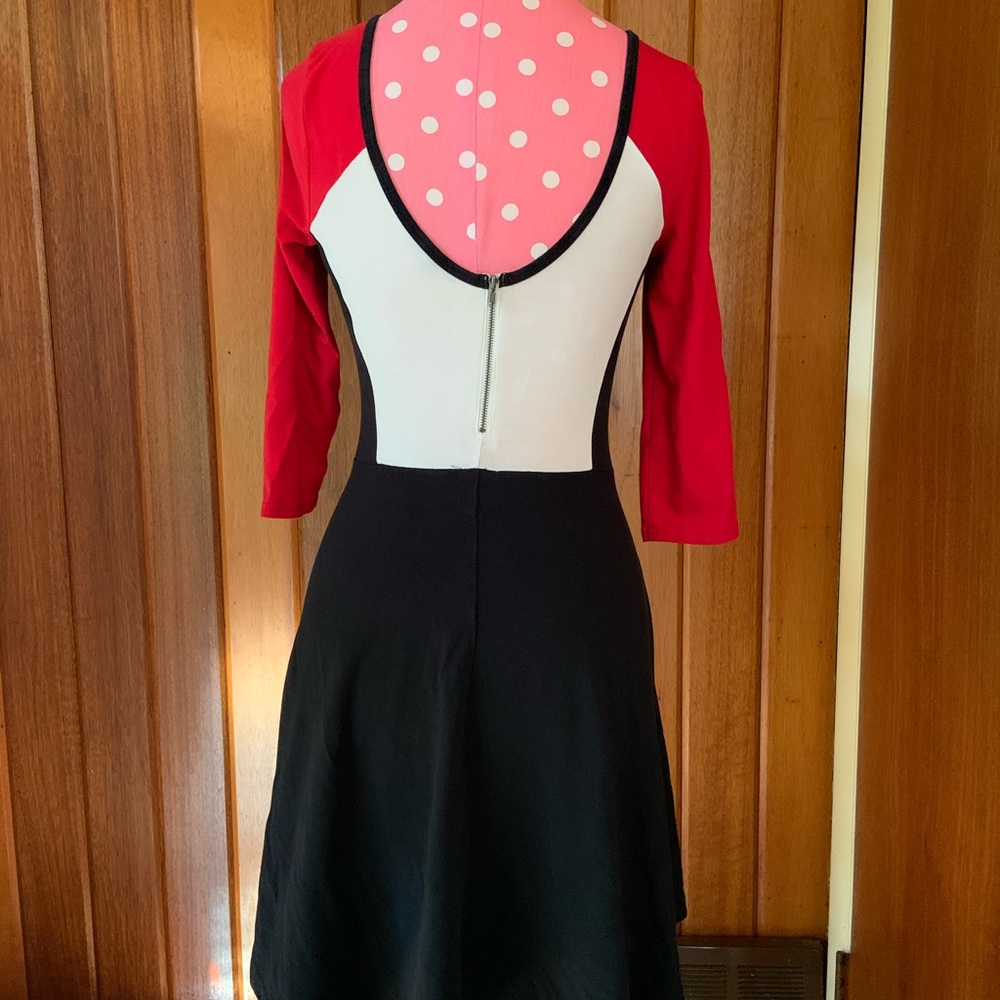 Express Color Block Dress - Picture 2 of 4